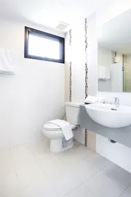 OYO 338 V-Twin Donjan Service Apartment - Image 5