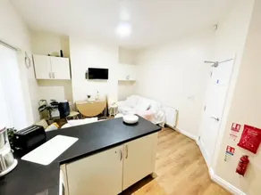 Beautiful and Spacious House in Liverpool, UK - Image 5