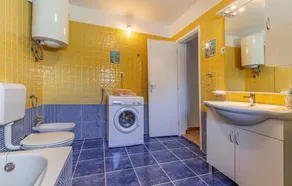 Amazing Home in Pomer With Wifi and 6 Bedrooms - Image 2