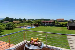 House With 4 Bedrooms in Sanjenjo, With Shared Pool, Enclosed Garden and Wifi - Image 3