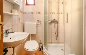 Nice Home in Jezerce With Wifi and 6 Bedrooms - Image 3