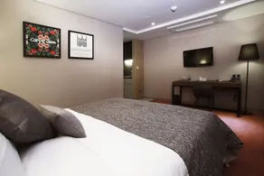 Eastonbay Hotel - Image 5