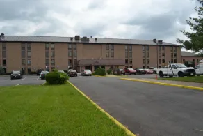 Red Carpet Inn & Suites - Image 3
