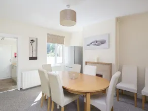 Stylish Modern by Kasar Stays - Image 4
