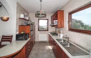 Beautiful Home in Drvenik Mali With Wifi and 5 Bedrooms - Image 4