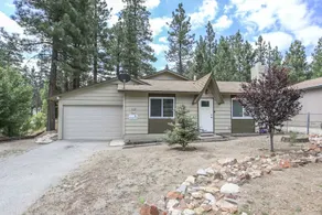 Golden Bear - Comfy cabin, short drive to the lake! Ping Pong and Pool Table! Darts and Air Hockey! - Image 3
