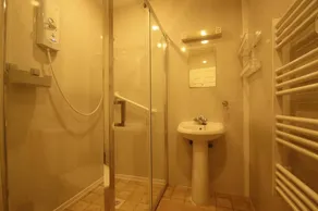 37A Medmerry Park 2 Bedroom Chalet - No Manual Workers Allowed - Image 4