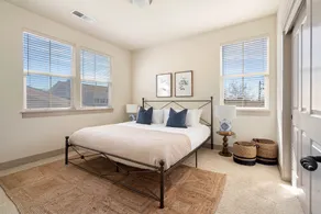 Fiano by Avantstay Centrally Located Haven w/ Stunning Courtyard & Pool Table - Image 5