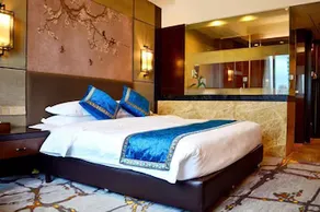 Bailuzhou Lake View Hotel - Image 3
