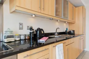 Modern, City Centre 3 Bedroom Apartment - Image 2