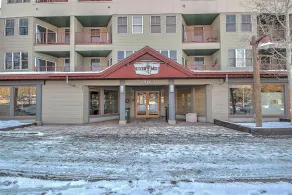 Appartement avec piscine, jacuzzi et sauna | Vue lac | À côté du ski - Image 3