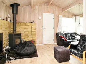 Spacious Holiday Home in Lønstrup With Indoor Whirlpool - Image 3