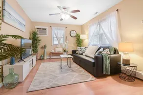 Gorgeous 3BR/2BA / 10 mins to NULU - Image 2