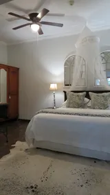 Dinkwe Lodge & Guest House - Image 4
