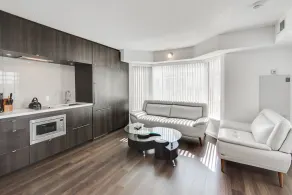Amazing Royal Suites Yorkville - Image 4