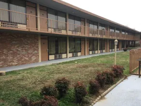 Columbus Inn & Suites - Image 4