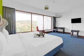 OYO Townhouse 781 Royal Palms Hotel - Image 3