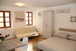 Old Theatre rooms & apartments - Image 5