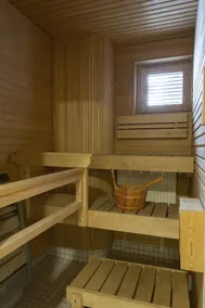 2ndhomes Deluxe Apt w Sauna & Balcony - Image 5