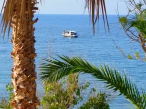 Astrofegia Beachfront Villa - Image 5