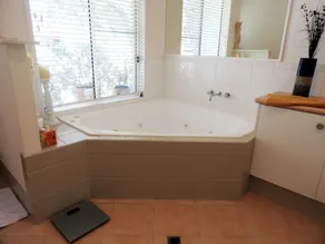Howie's Place Noosa - Image 2