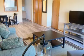 Modern, Homey 2-bedroom in Toledo - Image 4