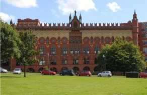 Free Parking Fabulous Victorian 2 Bed Apartment Next to Glasgow's Green Park - Image 2