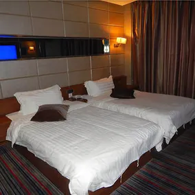 Golden Hotel - Image 2