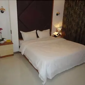 Yinli Business Hotel - Image 3