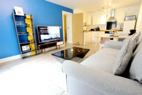 Birmingham Postbox Premier Home Stay Apartment - Image 2