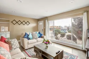 Sunny 5 Bedroom House - Image 2