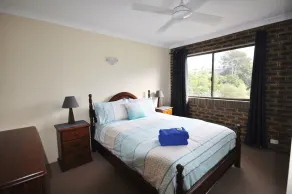 Sands Court on Boyd, Top floor 2 bedroom unit, seconds from the beach! - Image 2