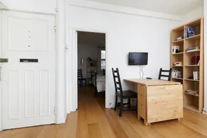 East London 1 Bedroom Flat With Terrace - Image 2