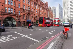 Bright 2 Bedroom Apartment Near Old Street - Image 4