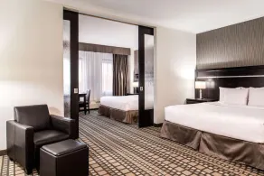 Clarion Hotel & Suites Winnipeg Airport - Image 4