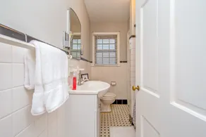 Hinsdale Manor - Image 4