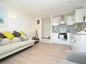 Apartment in Historical Mansion Near the Wonderful Blackpool Sands Beach - Image 4