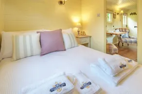 Quirky & Stylish Railway Carriage for 2 - Image 2