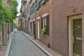 Spacious 1 BR Apt in Beacon Hill by Domio - Image 3