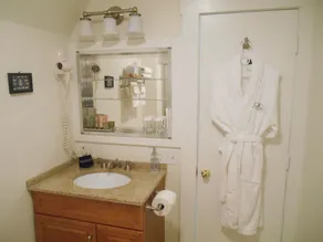 Bayberry House Bed & Breakfast - Image 2