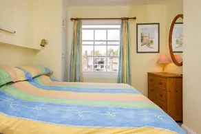 1 Bed Chelsea Flat With Parking - Image 3
