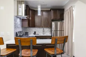 Van Wyck Hotel & Suites Near JFK Airport - Image 4