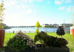 Luxury waterfront Villa in Sanctuary Lakes - Image 4