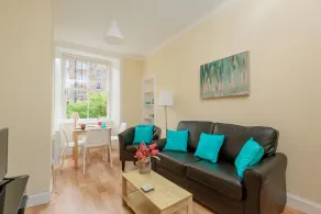 Cosy 1 Bedroom Flat With View of Union Canal - Image 5
