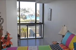 Huntington Apt 3 - Image 2