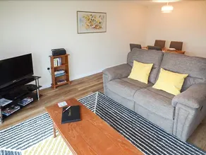 16 Stewart Close - Image 2