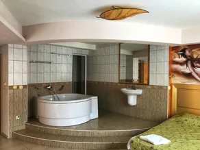 Iceberg Hotel - Image 4