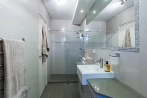 Spacious One Bedder in Sydney’s Hotspot Location - Image 2