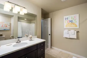 Seven Spruce by Avantstay Cute Cottage w/ Yard & 10 Mins to Tolovana Beach State Park - Image 2
