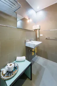 Lamanna's Hotel - Image 4